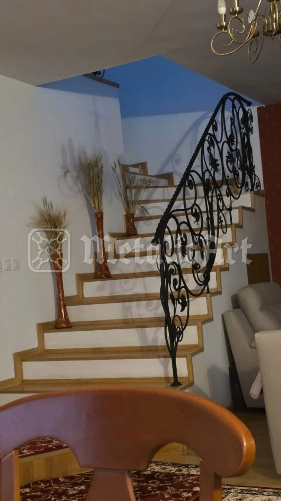 Balustradă interioară din fier forjat, pe scară