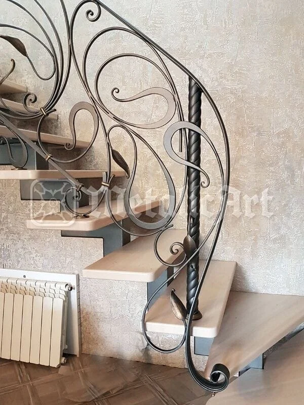 Balustradă interioară din fier forjat, cu volute, pe scară
