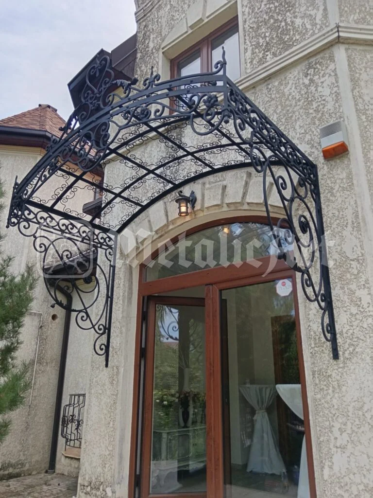 Copertina și consola ei, văzute dintr-o parte.
